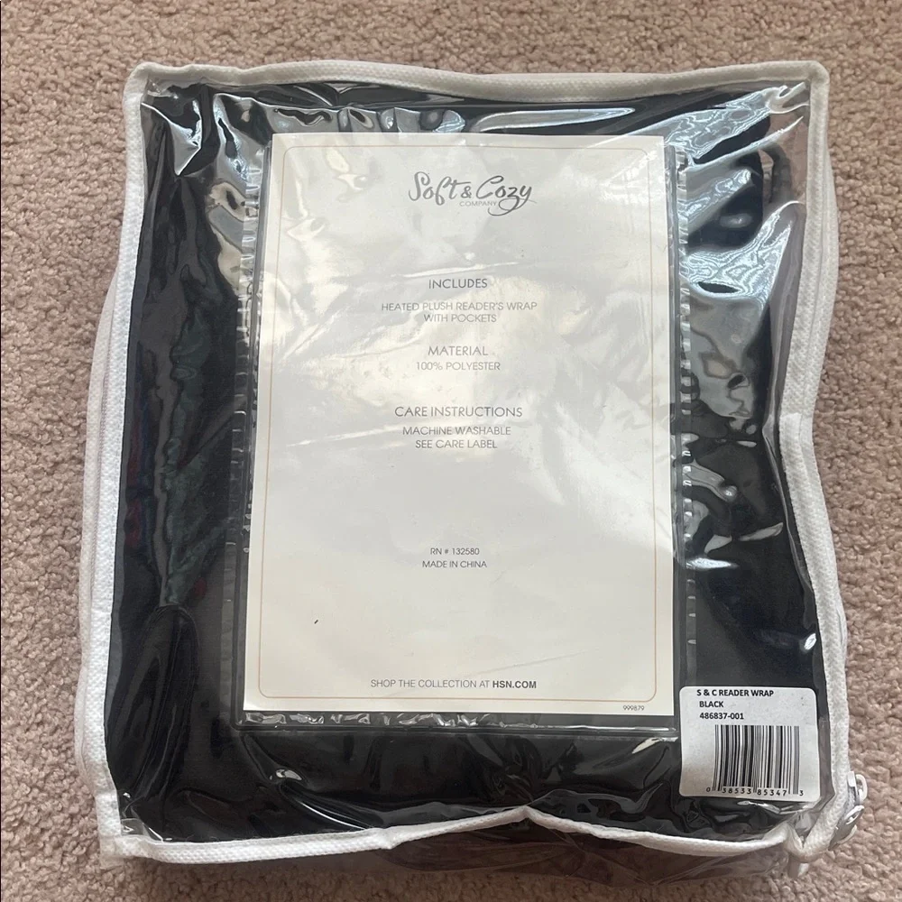 NWT Black Heated Reader’s Wrap with Pockets